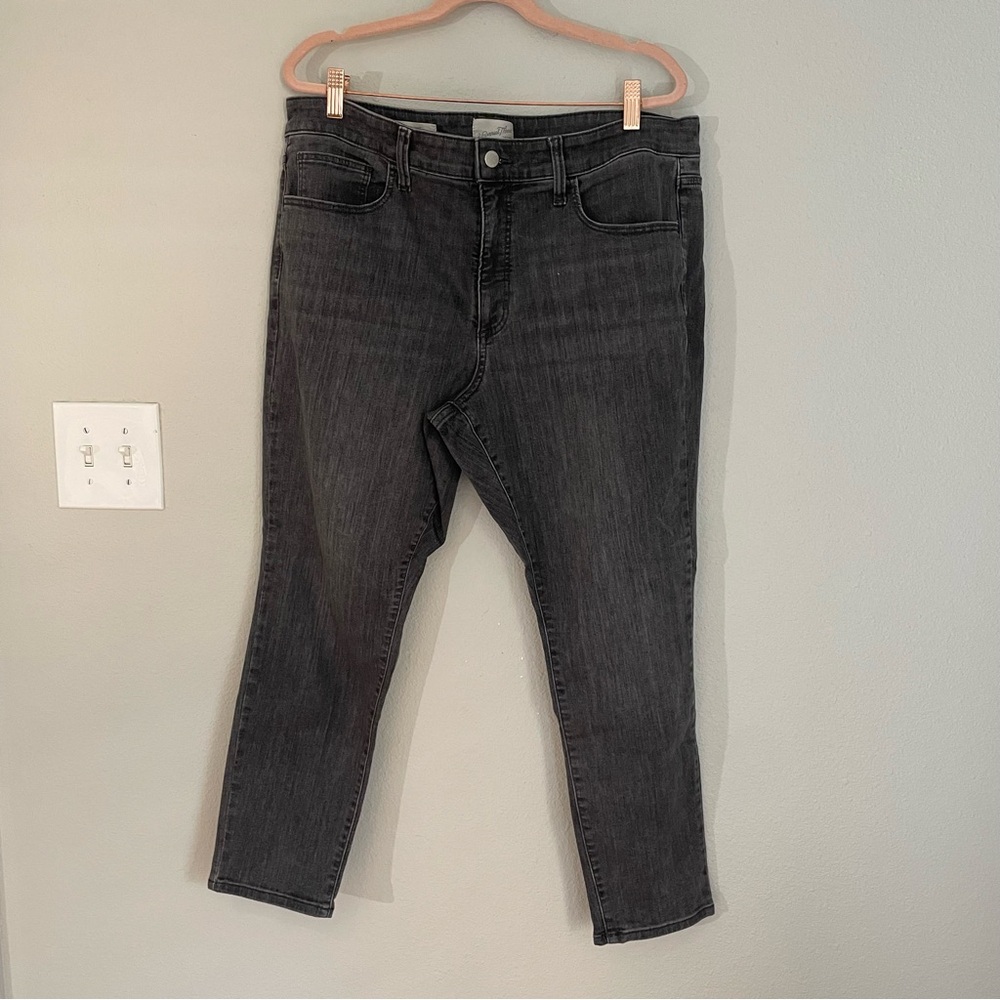 Universal Thread | Dark Gray Women's High-Rise Skinny Jeans 16/33 Short